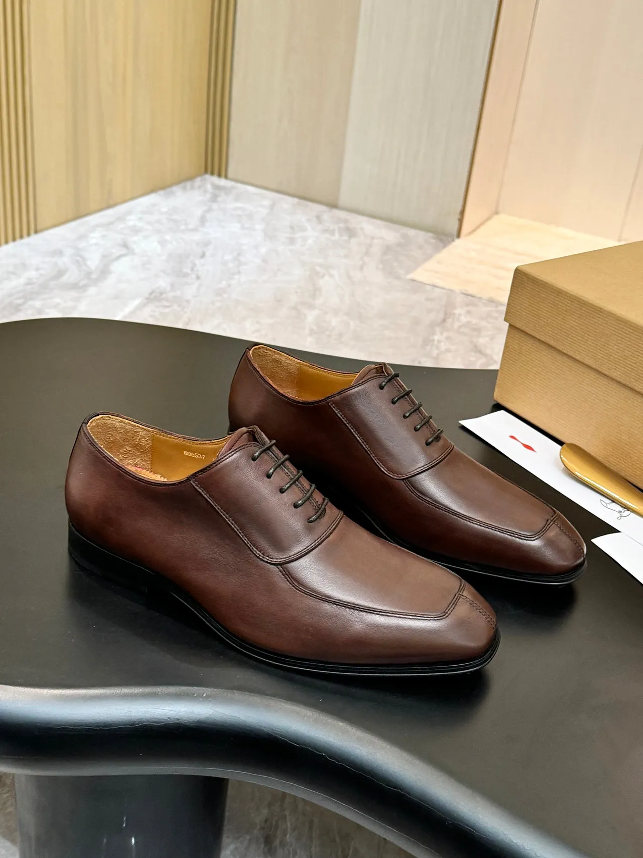 💰960 ••New real shots••CL～High-end men’s 👔Casual•loafers with red soles! ••🆑Genuine and top-quality goods from original orders ••✅💯 Purchase goods from top-quality original orders! Original imported patterned cowhide ➕Imported cowhide lining ➕Cowhide feet ➕Original leather outsole~🉑️Feel free to compare the authentic ones! Size: 39-44 (38.45.46.47 can be customized)